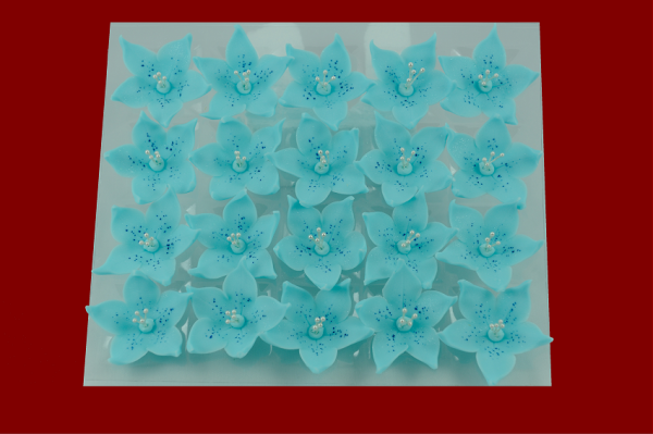 Lilijka niebieska - kwiaty cukrowe - 20 szt.