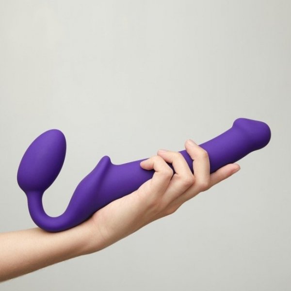 Podwójne dildo Strap-on-me Silicone bendable strap-on M Black