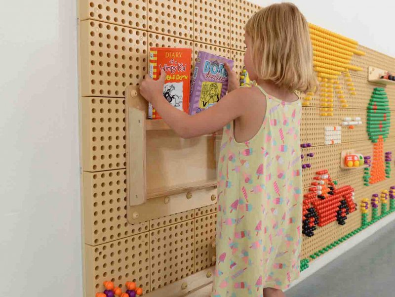 MASTERKIDZ Drewniana Kasetka Na Przedmioty 40 cm - Tablica Naukowo-Kreatywna STEM