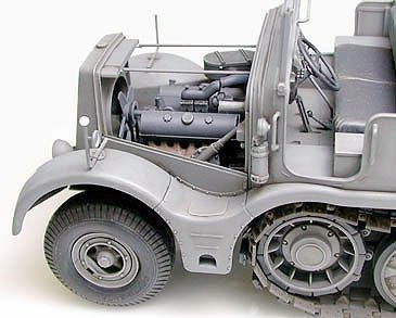 Tamiya 35239 German 18 ton Half-Track FAMO 1/35