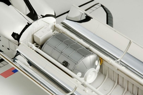 Tamiya 60402 Space Shuttle Atlantis 1/100