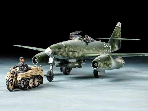 Tamiya 25215 1/48 Messerschmitt Me262 A-2a w/Kettenkraftrad