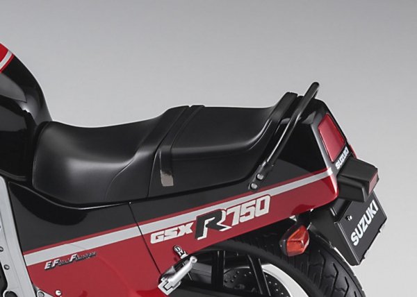 Hasegawa 21725 Suzuki GSX-R750 (H) (GR71G) (1987) 1/12