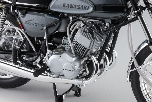 Hasegawa 21510-BK10 Kawasaki 500-SS/MACH III (H1) 1/12