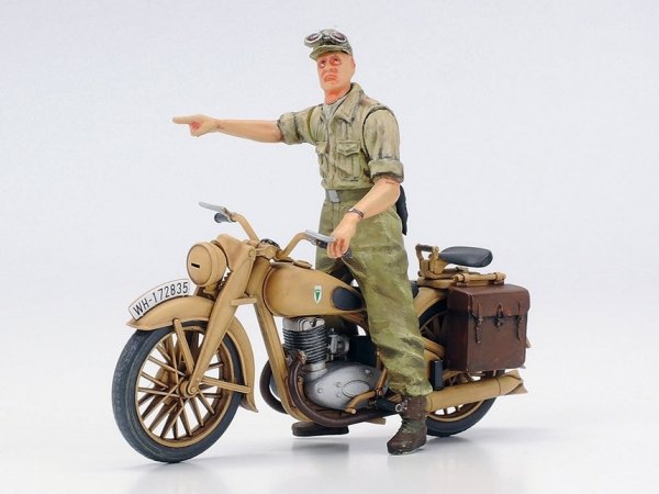 Tamiya 25208 1/35 German Tank Panzerkampfwagen IV Ausf.F &amp; Motorcycle Set &quot;North Africa&quot;