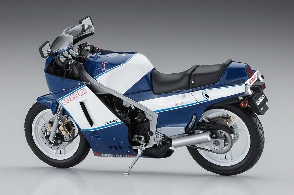 Hasegawa 21739 Suzuki RG400 Late Version &quot;Blue/White Color&quot; w/Under Cowl 1/12