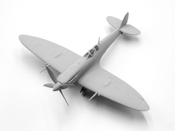 ICM 48062 Spitfire Mk VII 1/48