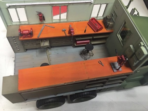 AFV Club AF35304 M109A3 Van shop 1/35