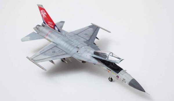 Freedom Model Kits 18012 Single Seat ROCAF F-CK-1C &quot;Ching-kuo&quot; 1/48