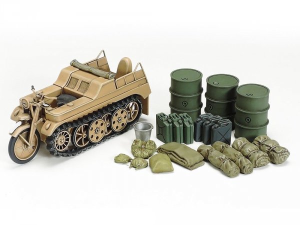 Tamiya 32412 German Luftwaffe Crew w/ Kettenrad