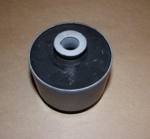 Original  Douille de poutre arrière Renault Trafic II , 8200431675