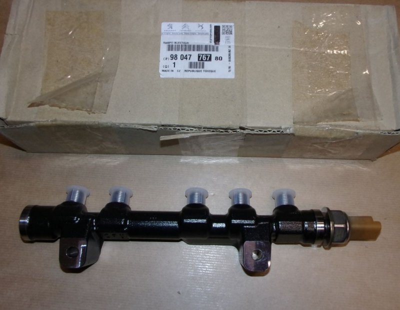 Rampe d'injection Peugeot 5008 II 1.6 HDI, 9804776780, 9804776780, 