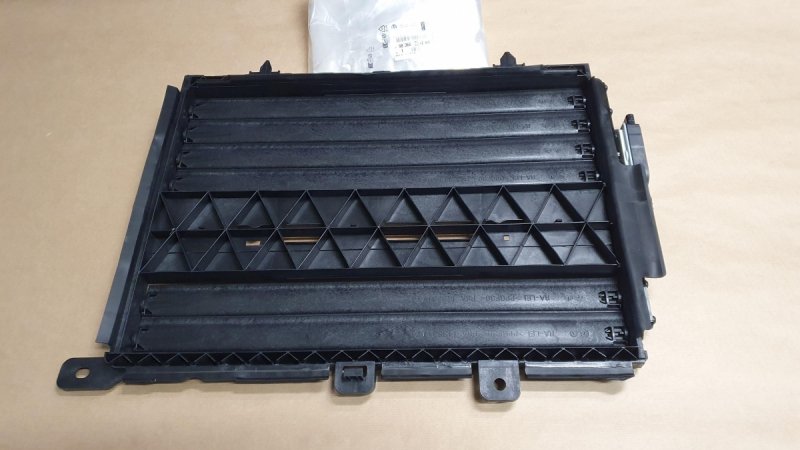 Volet (store) de radiateur Peugeot 208 II, 9836865380, 9836865380, 