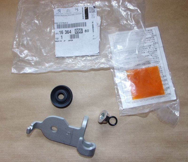 Joint de serrage de tuyau automobile  ,  1636409680