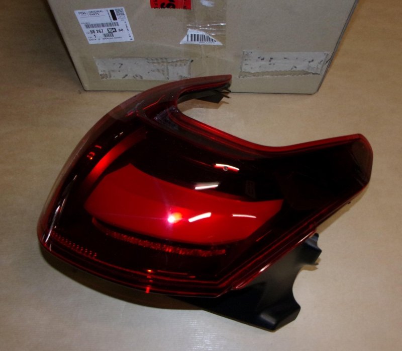 Feu arrière Peugeot 2008 LED 2016|} gauche, 9826730480, 9826730480, 