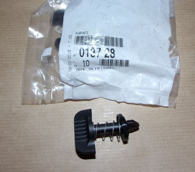 Agrafe de couvercle de moteur Peugeot 607, 0137.28, 0137.28, 13728
