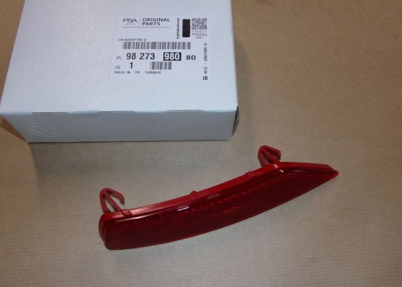 Réflecteur de pare-chocs Peugeot 208 droit, 9827398080, 9827398080, 