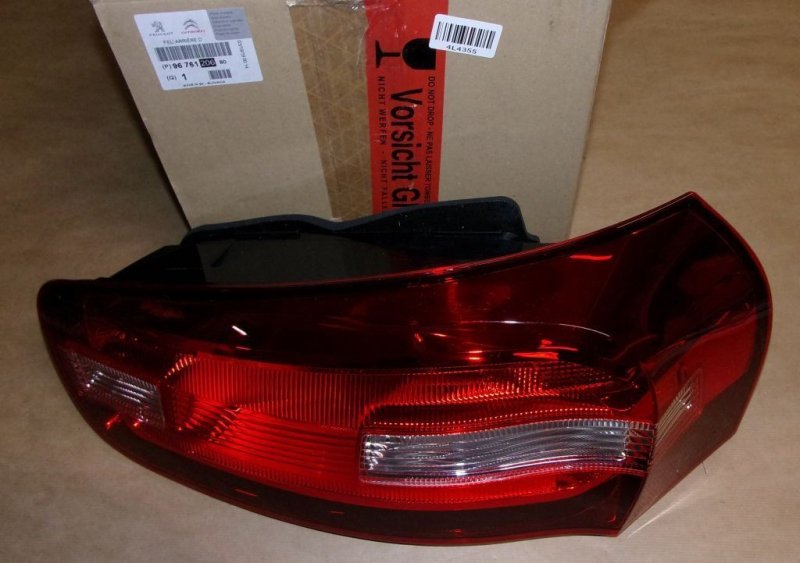 Feu arrière Citroën C4 Picasso II droit, 9676120680, 9676120680, 