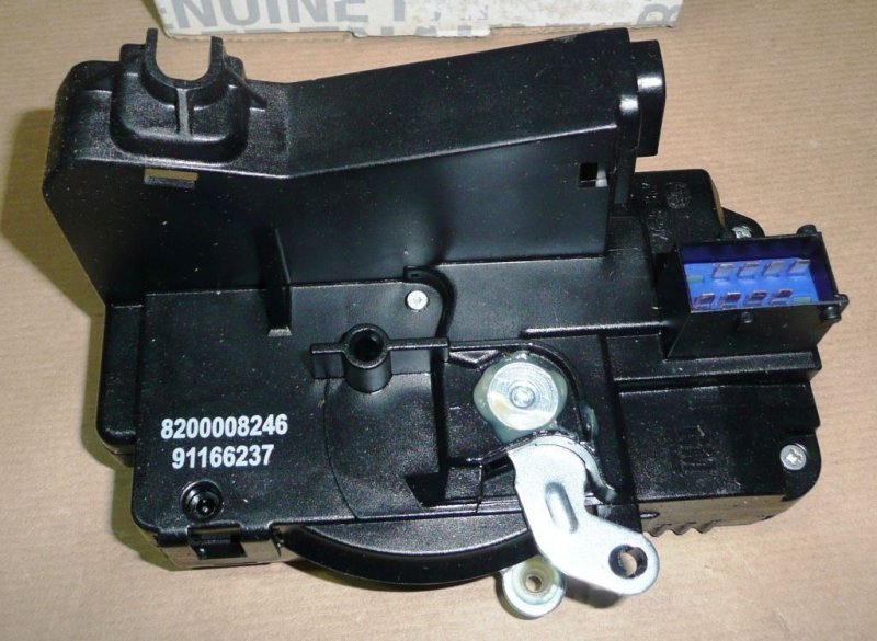  Serrure de porte Renault Trafic II avant gauche , 8200008246