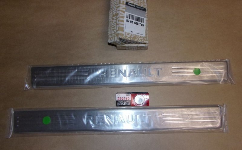 Original  Seuil de porte décoratif complet.LED Renault Clio IVR Arkana, Captur I, II, Mégane III, Scénic III, Laguna III, Talisman, Zoe D Duster, Dokker, Logan II, Sandero II, Lodgy , 8201468749