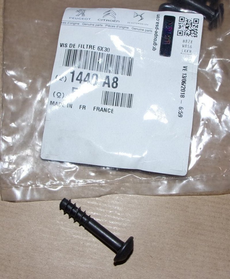 Boulon du boîtier du filtre à air Citroën C5 III 1.6 VTI, 1440.A8, 1440A8