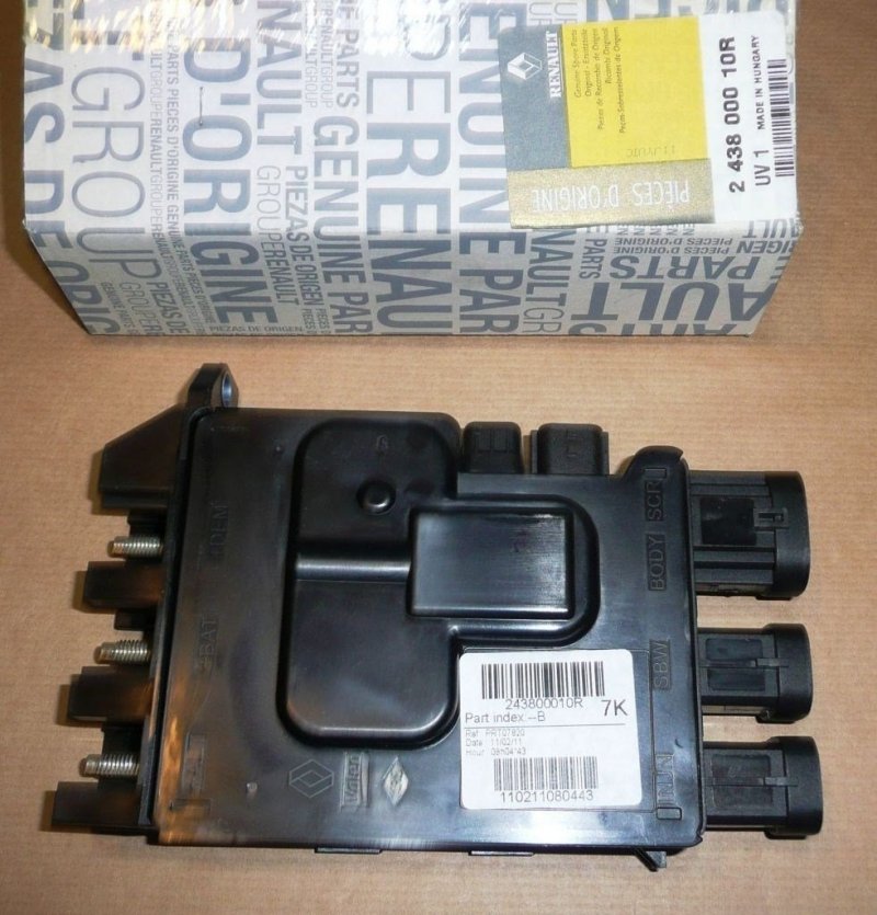 Original Coffre à fusibles Boîtier relais Renault Megane Scenic III 1.4 TCe 08 , 243800010R