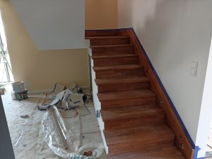 Schody i podłoga z drewna merbau prywatna rezydencja