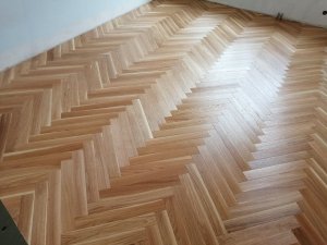 Parkiet dąb warstwowy lakierowany/olejowany fazowany kl.Standart 11x70x490mm + materiały + robocizna