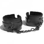 Sportsheets - Sex & Mischief Shadow Fur Handcuffs - kajdanki (czarny)