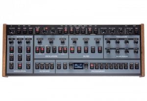 Oberheim OB-X8 Desktop - polifoniczny syntezator analogowy