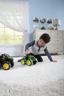 TOMY John Deere traktor Monster świecące opony 46434