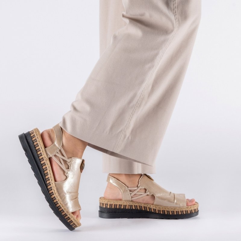 Sandałki beżowe złote 41 RIEKER 7972 beż na koturnie platformie