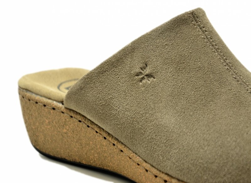 Klapki skóra 39 taupe FILIPPO 7567 skórzane na koturnie zamsz