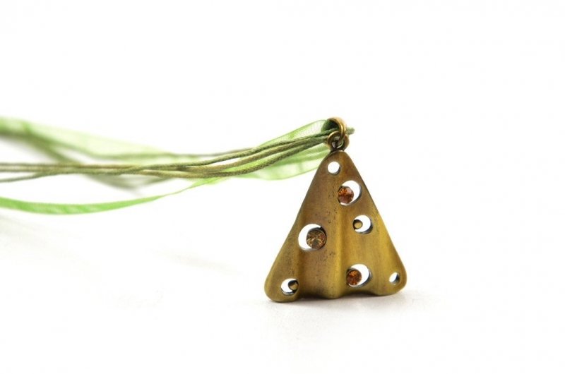 Naszyjnik z wisiorkiem ciemny złoty zielony trójkąt