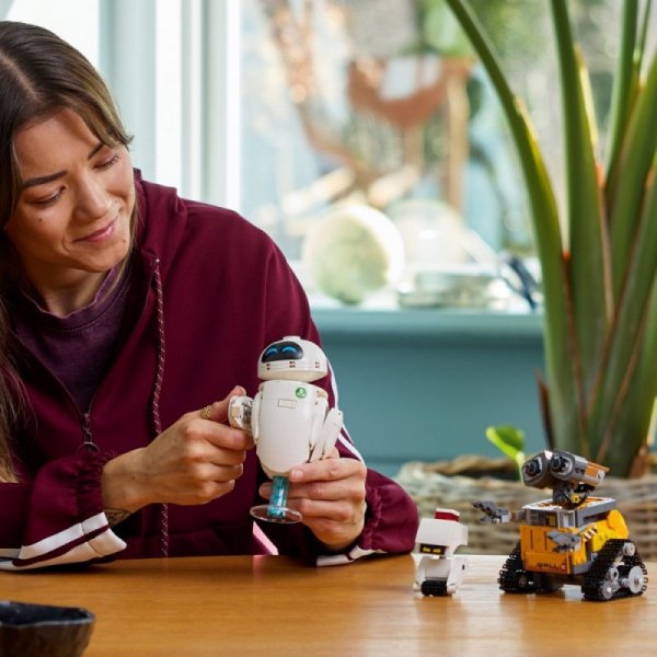 LEGO Klocki Disney Pixar 43279 Wall-e i Ewa