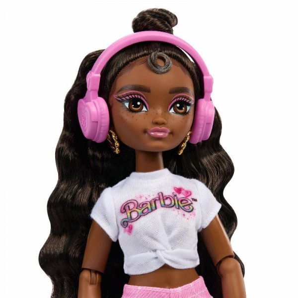 Lalka Barbie Dream Besties Brooklyn na wrotkach JFX97 MATTEL