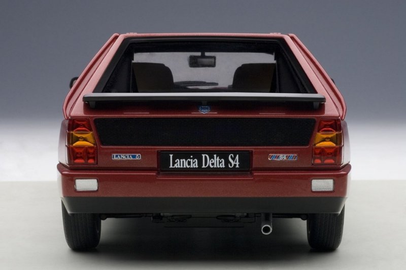AUTOART LANCIA DELTA S4 1985 (RED) SKALA 1:18