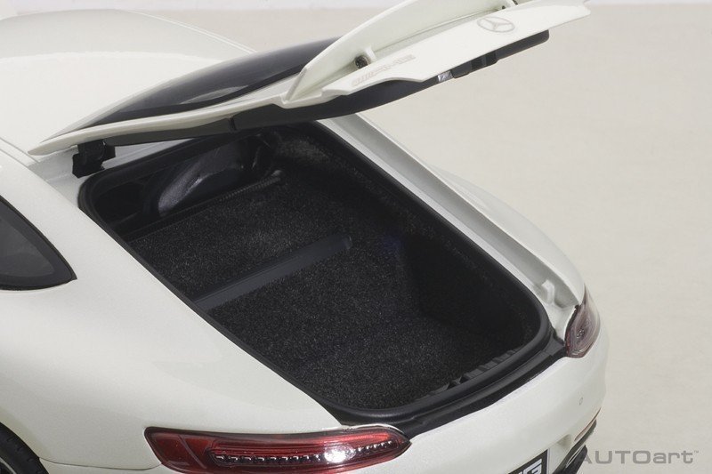 AUTOART MERCEDES-BENZ AMG GT-S 2015 (DESIGNO DIAMOND WITH BRIGHT) (COMPOSITE MODEL/FULL OPENINGS) SKALA 1:18