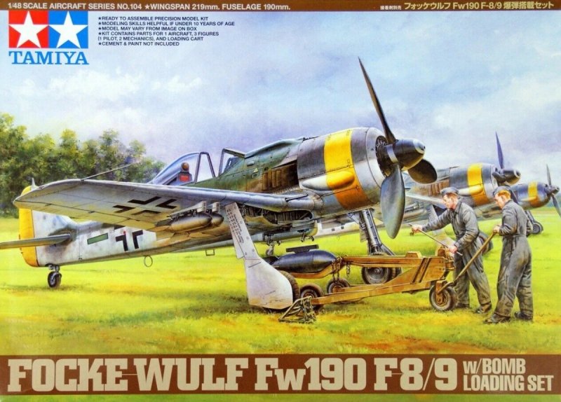 TAMIYA FOCKE-WULF FW190 F-8/9 W/BOMB LOADING SET 61104 SKALA 1:48