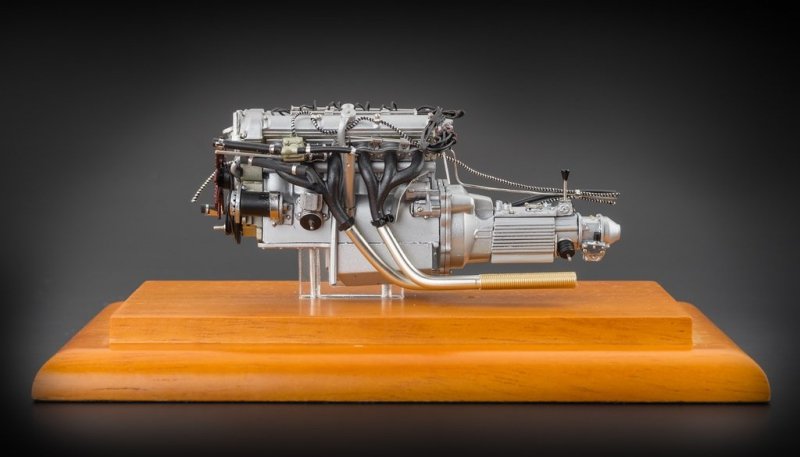 CMC ASTON MARTIN DB4 GT 1961 ENGINE SKALA 1:18