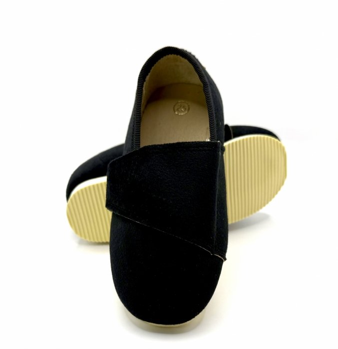 Buty dla dzieci na rzep Czarna Pantera Mądre Kapcie