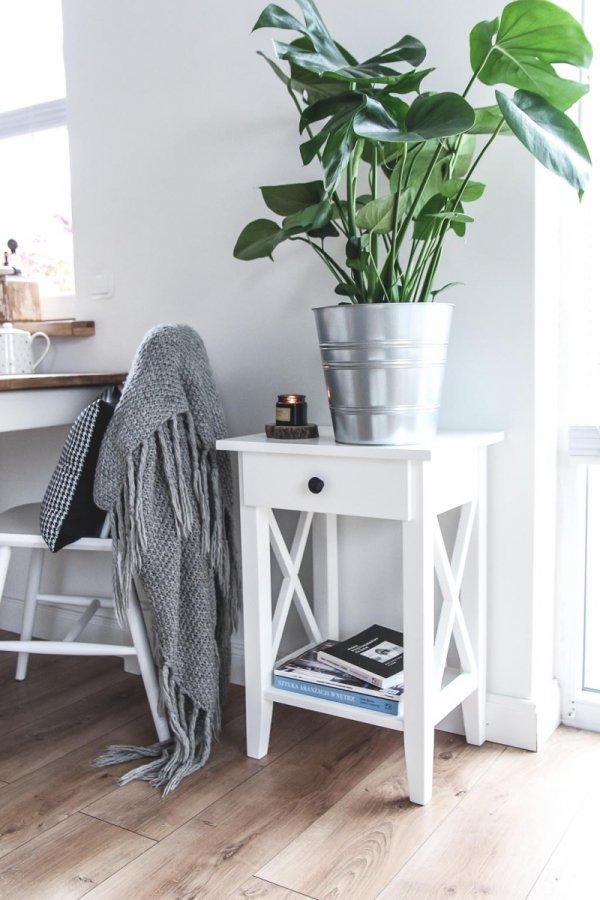 BIAŁY STOLIK NOCNY W STYLU SCANDI LINDA