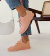 Różowe materiałowe sneakersy Mairago