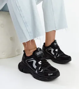 Czarne sneakersy na masywnej podeszwie Jakobine