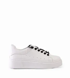 Białe sneakersy z efektownym zdobieniem Asmait