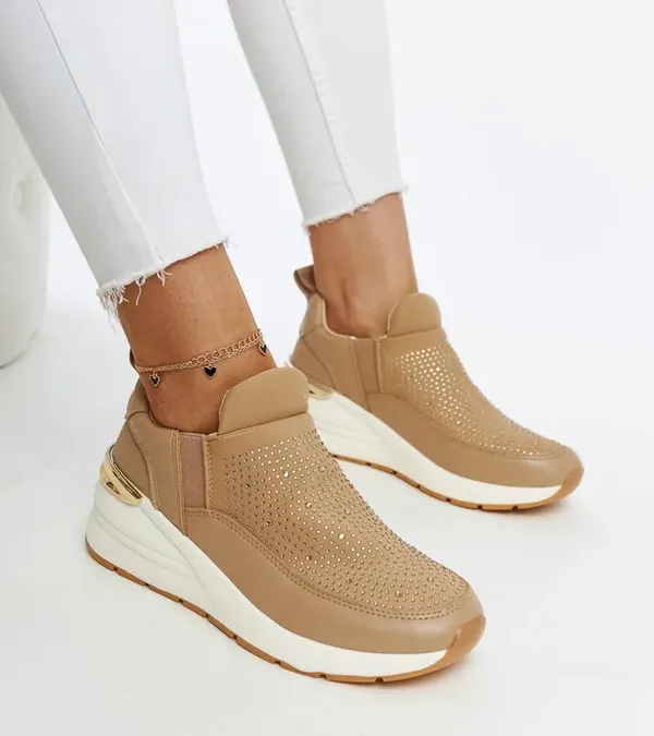 Brązowe sneakersy na koturnie z cyrkoniami Ashleey