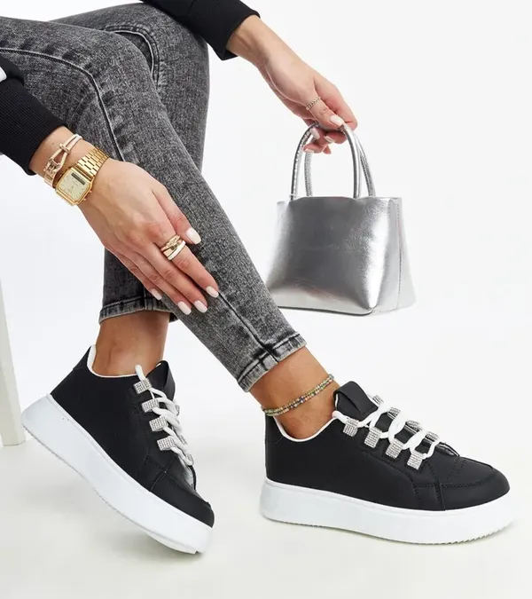 Czarne sneakersy na grubej podeszwie Walida