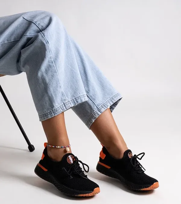 Czarne materiałowe sneakersy damskie CROSS JEANS