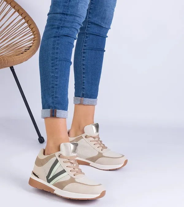 Beżowe sneakersy damskie na ukrytym koturnie Ninella