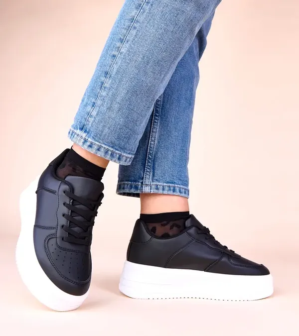 Czarne sneakersy na platformie Avita